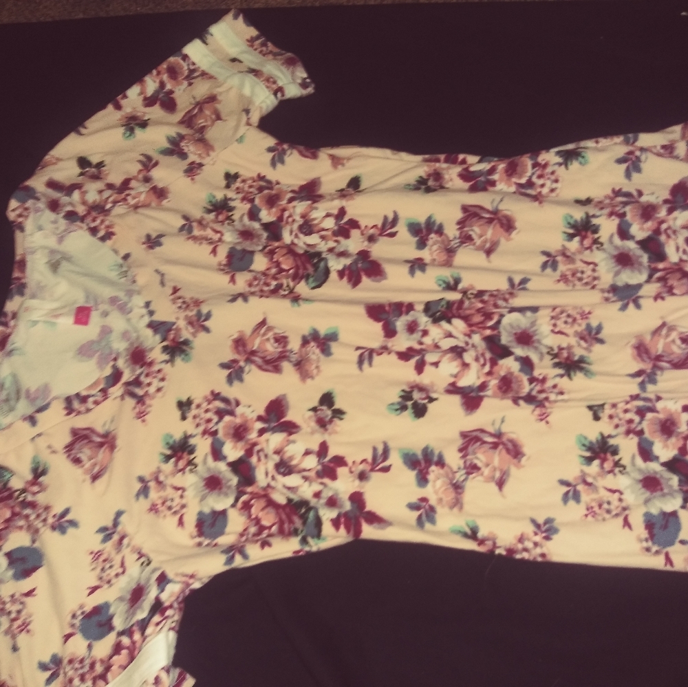 A No Boundaries floral shirt